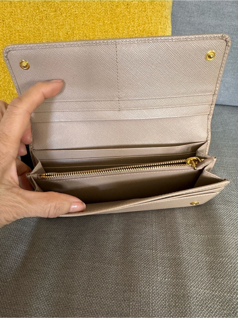 Prada Saffiano Fiocco Bow Continental Wallet Cammeo - Picture 4 of 14